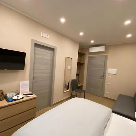 Mdc Luxury Rooms Naples-3