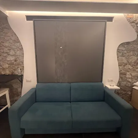 Alley House-3