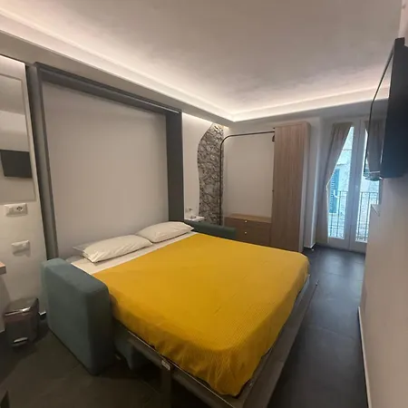 Alley House-2