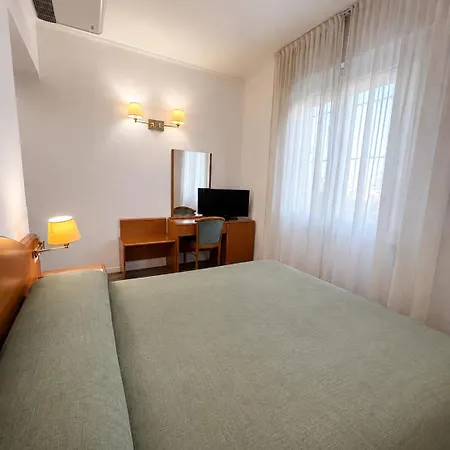 Hotel Italia-2