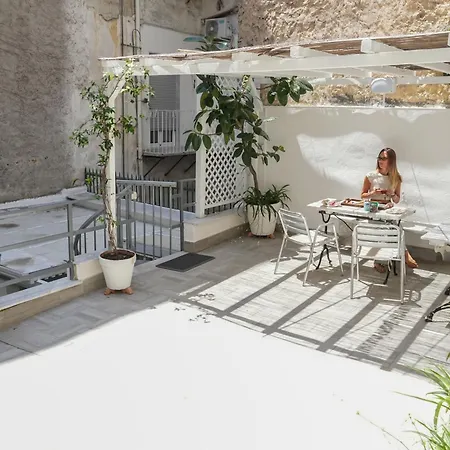 Tribunali Apartments-3