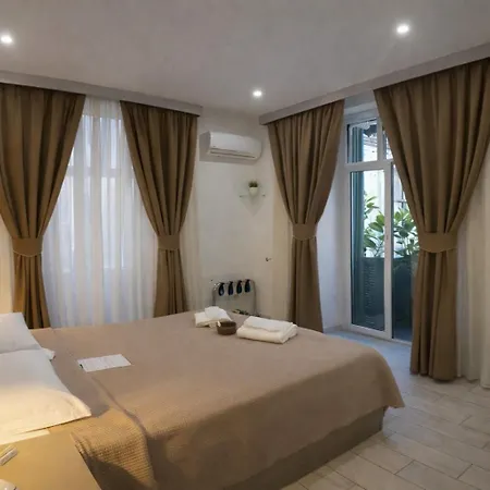 Napoli Centro Suite E Spa-3