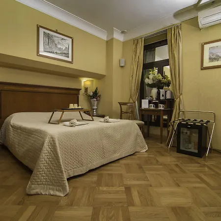 Luxury Rooms H 2000 Roma-3