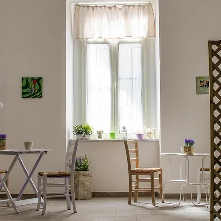 Bed & Breakfast Lady-B-3