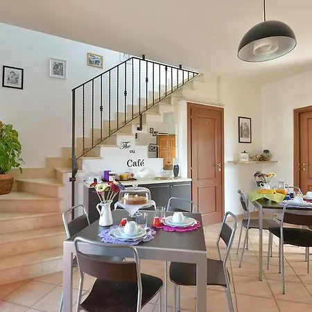 Amarcord B&B-2