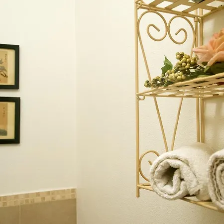 Mimi Rooms-3