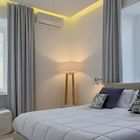 Petit B&B - In Centro A Due Passi Dalla Stazione E Dai Traghetti-2