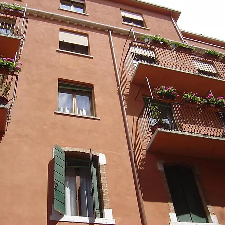 Guesthouse Alloggi Agli Artisti-2