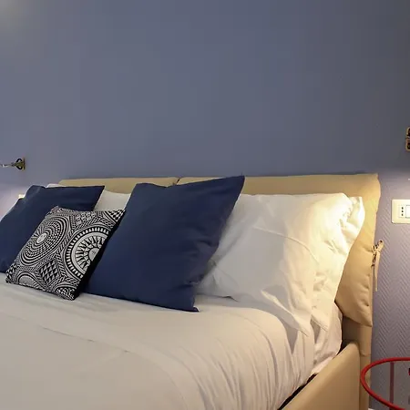 Petit B&B - In Centro A Due Passi Dalla Stazione E Dai Traghetti-3