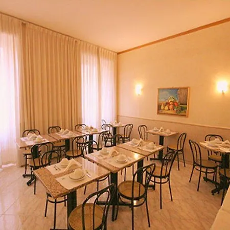 Hotel Embassy-3