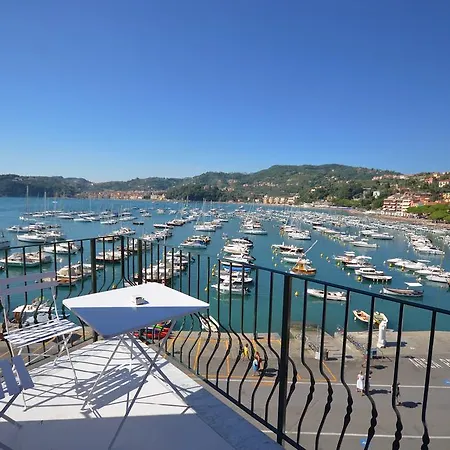 Al Molo Sea View Rooms-3