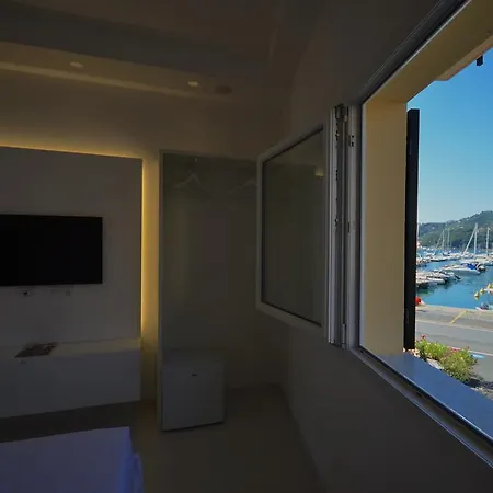Al Molo Sea View Rooms-2
