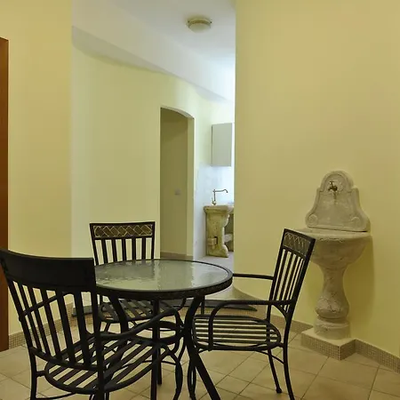 Roma Tourist House-2