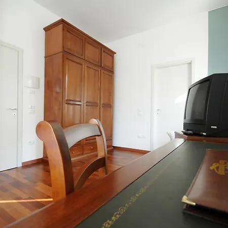 Guest House Domus Urbino-3
