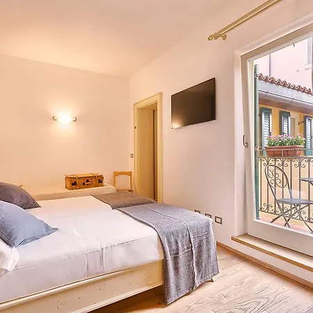 Palazzo Trevi Charming House-2