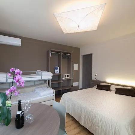 Hotel International-2