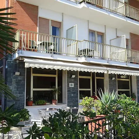 Hotel Ambassador-3