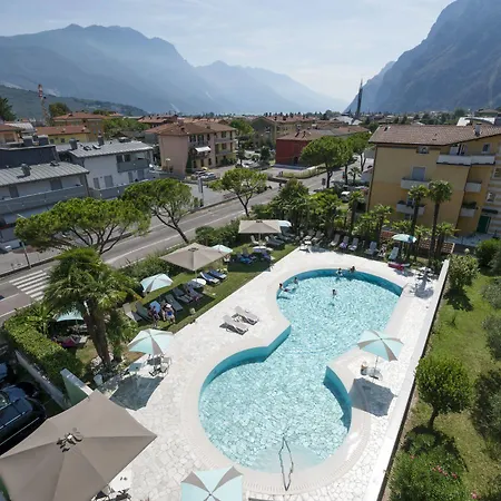 Bristol Hotel Riva Del Garda-3