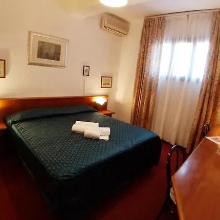 Hotel Enza-3