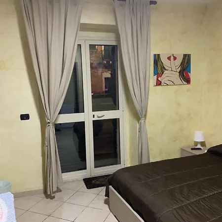 Airport Bedroom House-3
