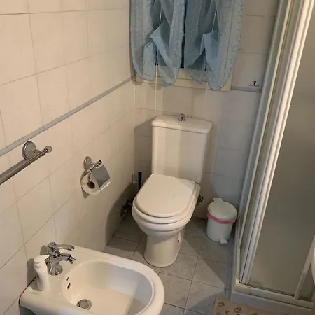 Airport Bedroom House-2