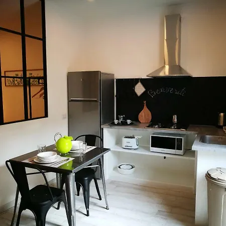 Amelia Apts & Rooms-3