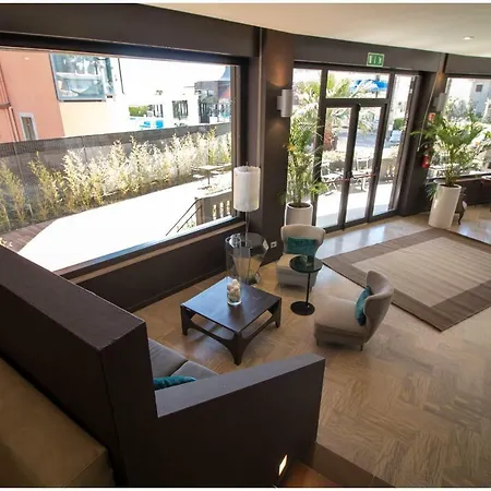 Hotel Caraibi - Breakfast Until 11-00 And Dinner-Mirabilandia Partner-2