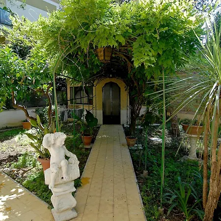 B&B Tiburtina Garden-2