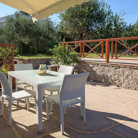 Parco Vittoria Holidays House-3
