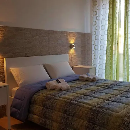 Zevi Home-3