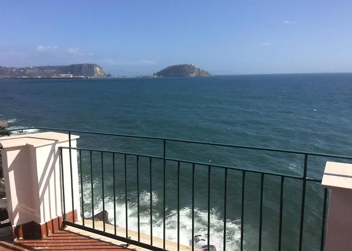 Bed and Breakfast The Reef House Pozzuoli