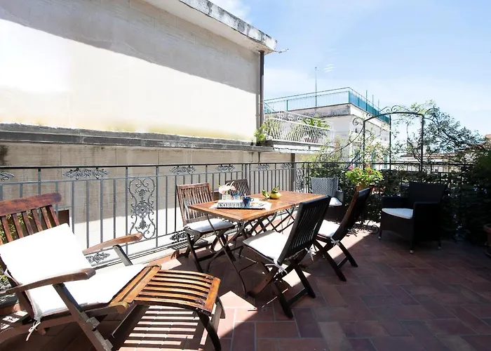 Amalfi Old Square Room & Apartments , 73 Steps From The Street