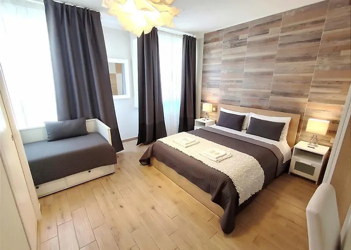Pisa City Lodge