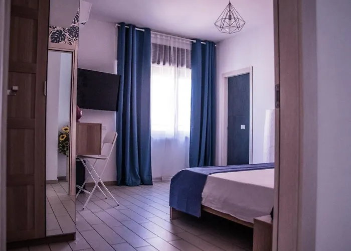 Walk Rooms Naples