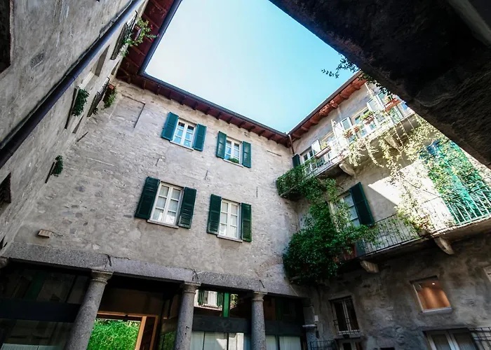 Historical Suites By "The House Of Travelers" Como