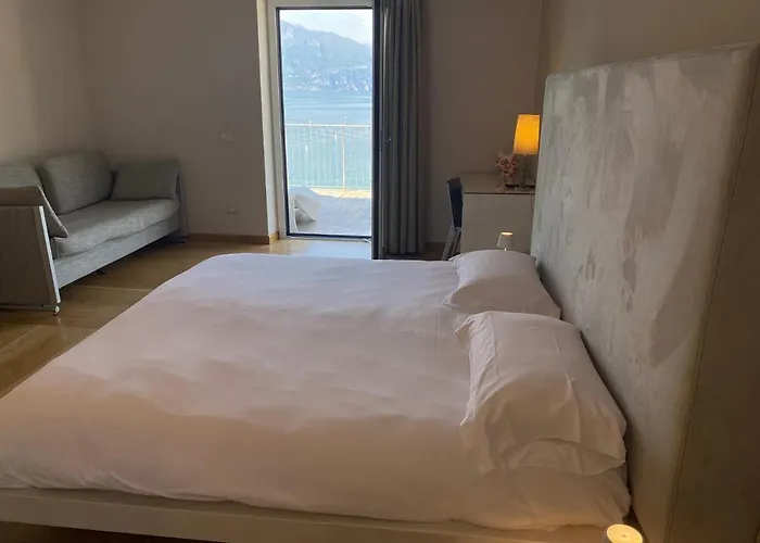 Hotel Baia dei Pini Torri Del Benaco
