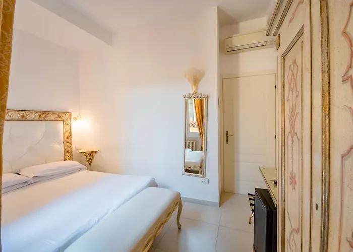 Residenza Due Torri Check In Presso Hotel Centrale Vicolo Cattani 7 Bolonia