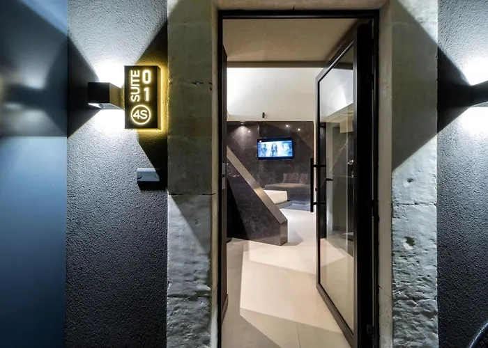4 Suites " Unconventional Living Rooms " Katania