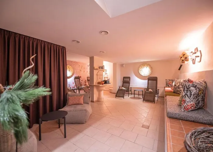 Hotel Condor St. Vigil