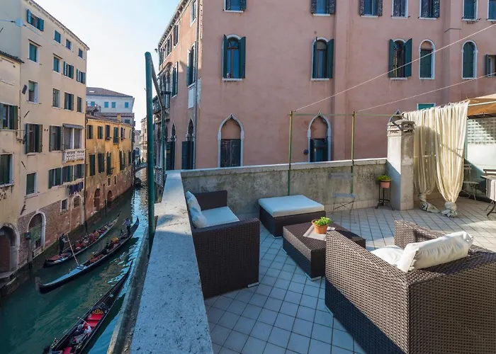 Tre Sestieri Terrace Canal View Veneza