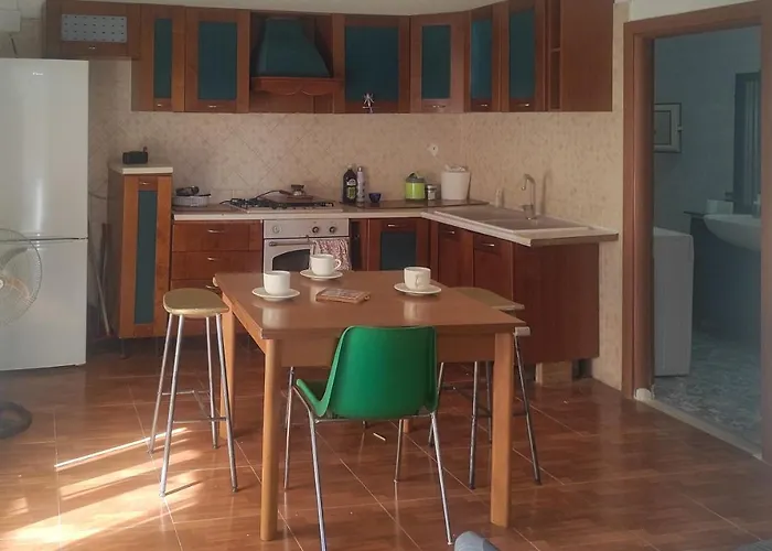 Tra I Giardini Sulla Scalinata Di San Gennaro Rooms Neapol