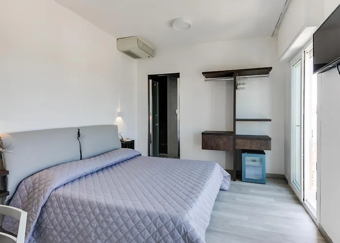 MARITTIMO Riccione - Hotel Clipper FRONTE MARE