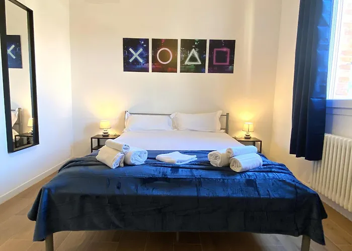 Urban Nest Rooms Red Carpet Bolonia