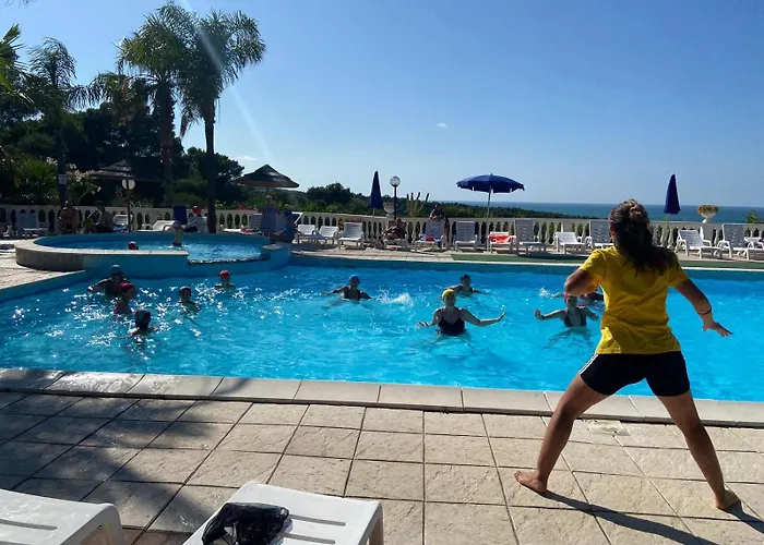 RESIDENCE EMARINE con SERVIZIO SPIAGGIA Peschici