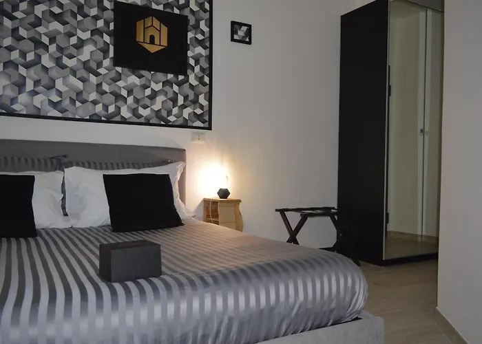 Geometric Art Home Bari