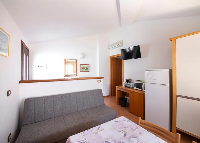 Hotels in Torri Del Benaco