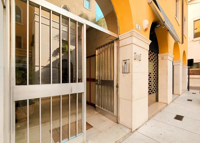 Corte Melone Rooms-Upper Floor Werona