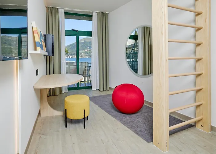 Hotels in San Felice del Benaco