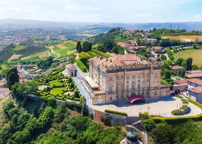 Castello Di Guarene Hotel