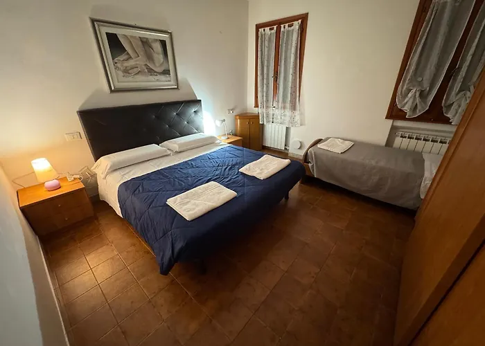 The Wolf House Greysclass Veneza